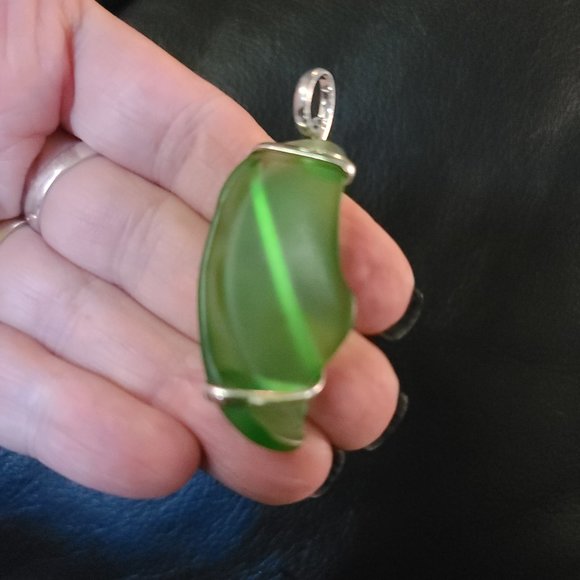 Mediterranean green sea glass pendant from Greece - Picture 5 of 7